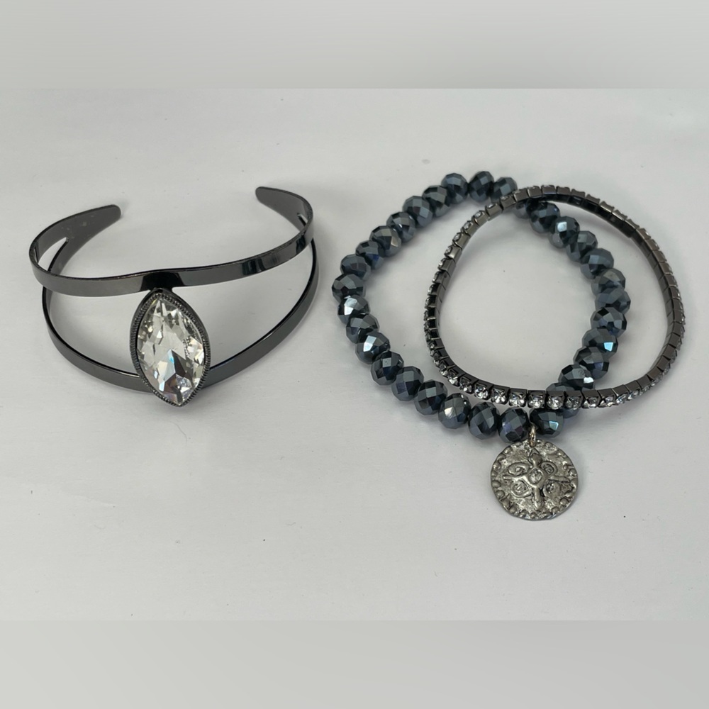 Toss Me A Tiara and Beaded Bracelet Set - Picture 4 of 7